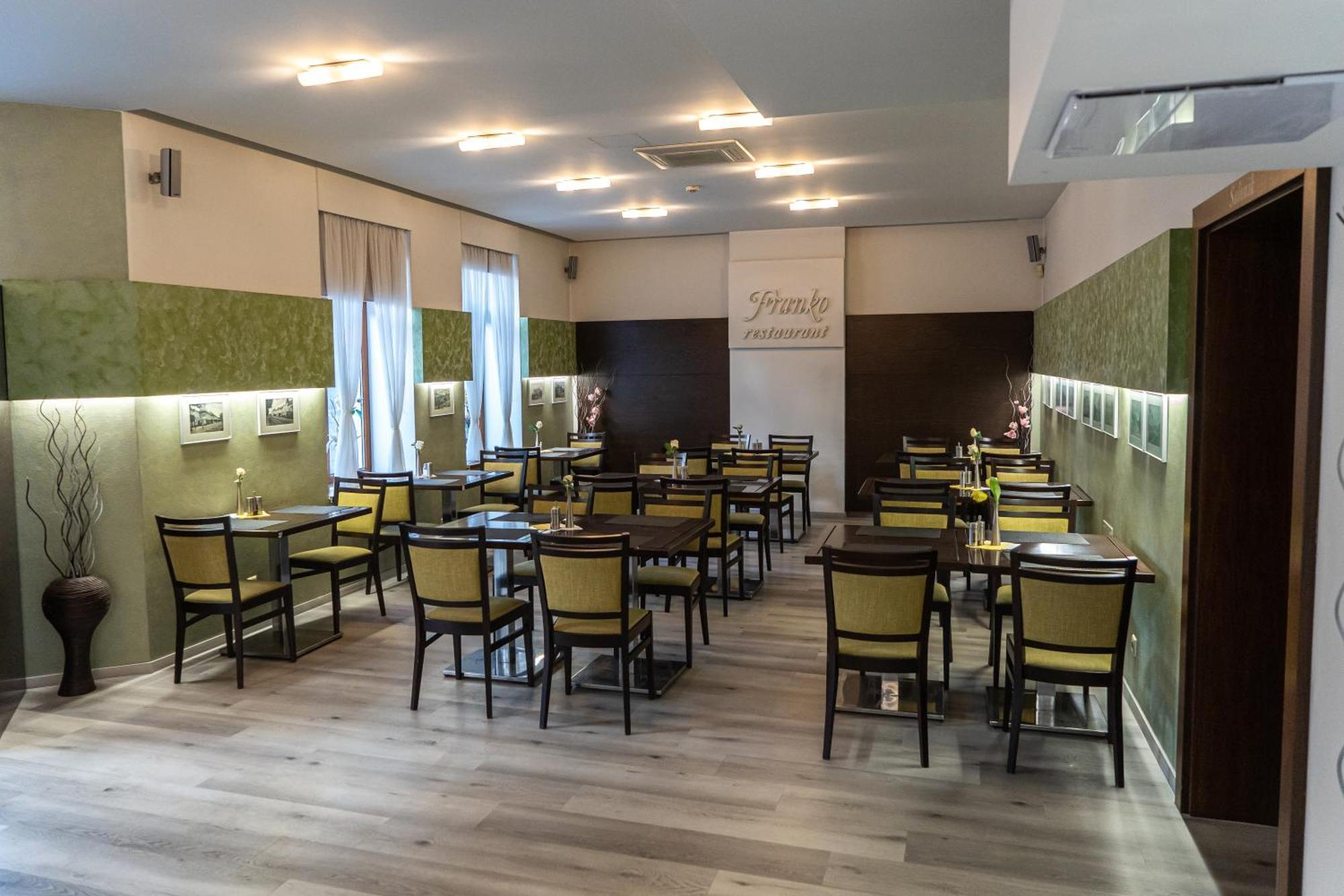 Franko Hotel Zvolen Esterno foto